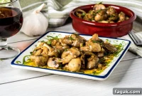 Spanish Garlic Mushroom Tapas Recipe — Classic Gambas-Style Pinchos