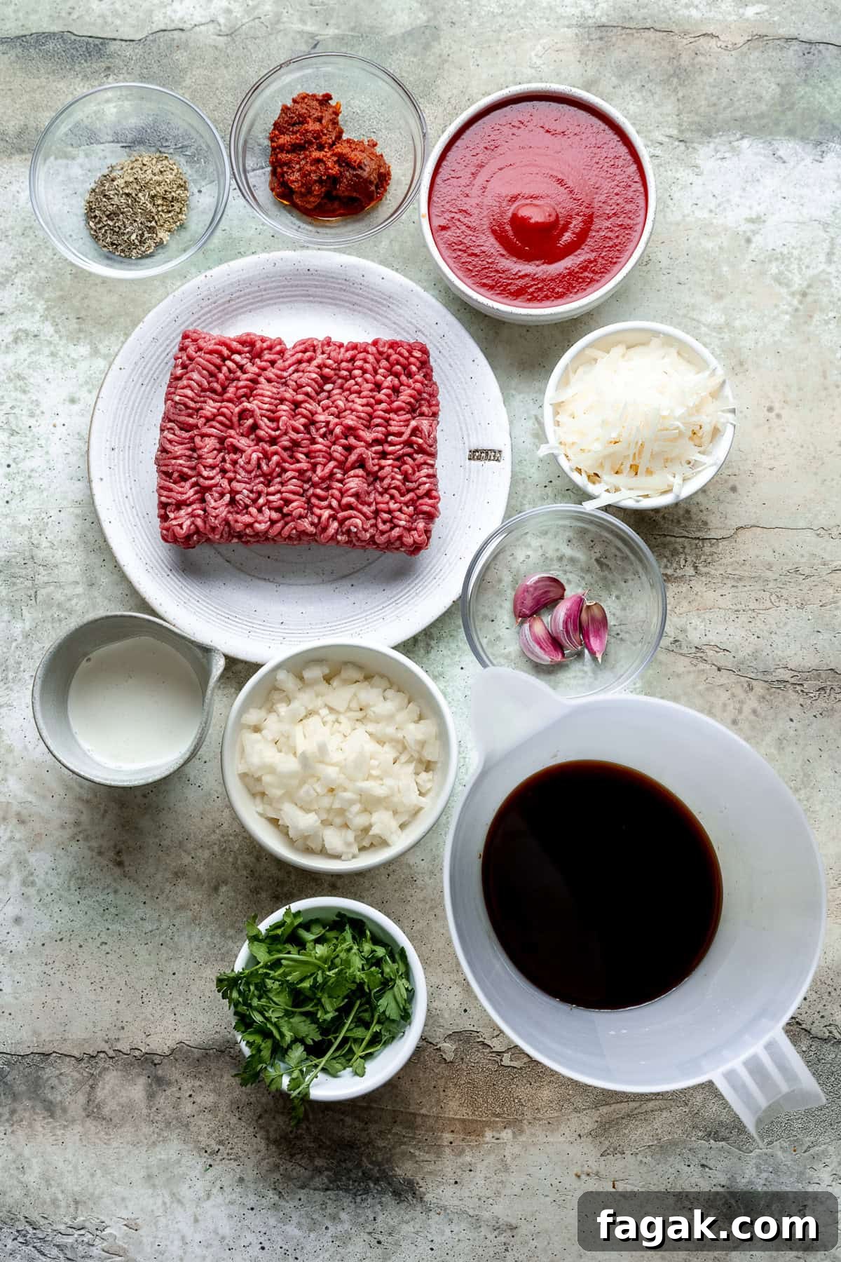 Ingredients for creamy bolognese and shells.