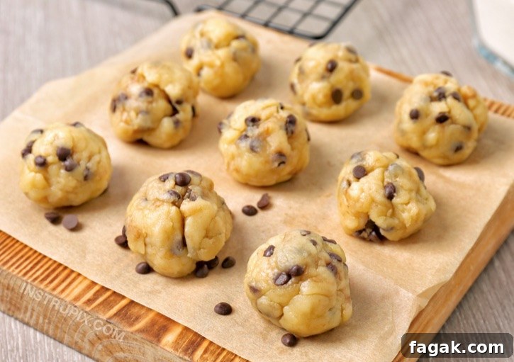 Keto Cookie Dough Fat Bombs Recipe - Quick, easy and no baking required. Amazing low carb sweet treats. Great for curbing your sweet tooth!