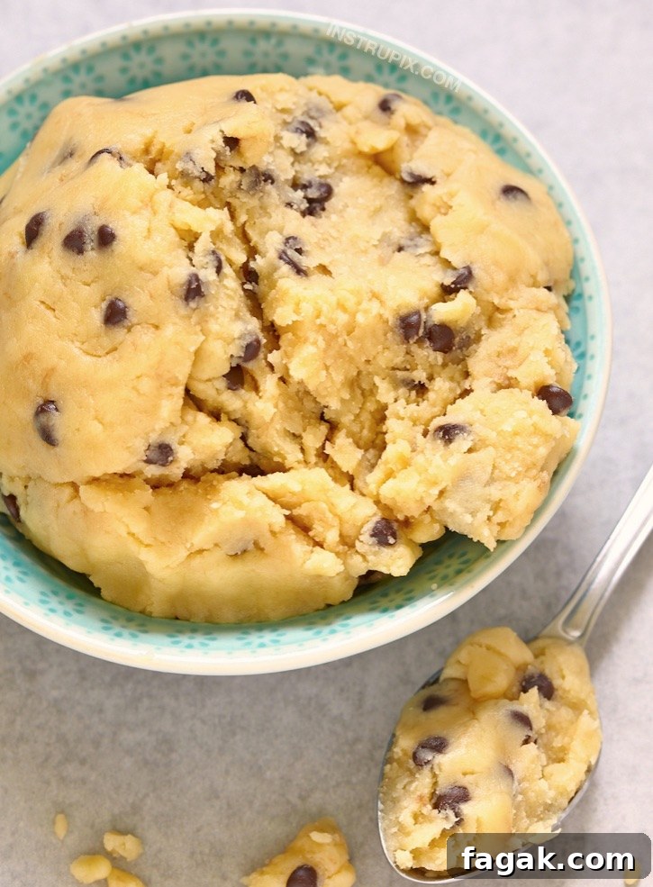 Keto Cookie Dough Recipe -- A super easy low carb dessert idea! No bake, ketogenic and delicious.