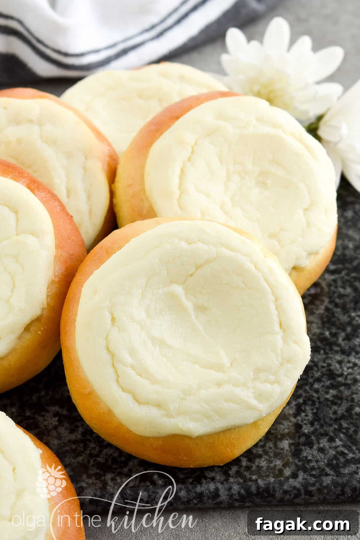 Sweet Cheese Filled Buns (Vatrushka Recipe): freezer-friendly, soft and fluffy sweet buns filled with smooth farmer’s cheese filling.