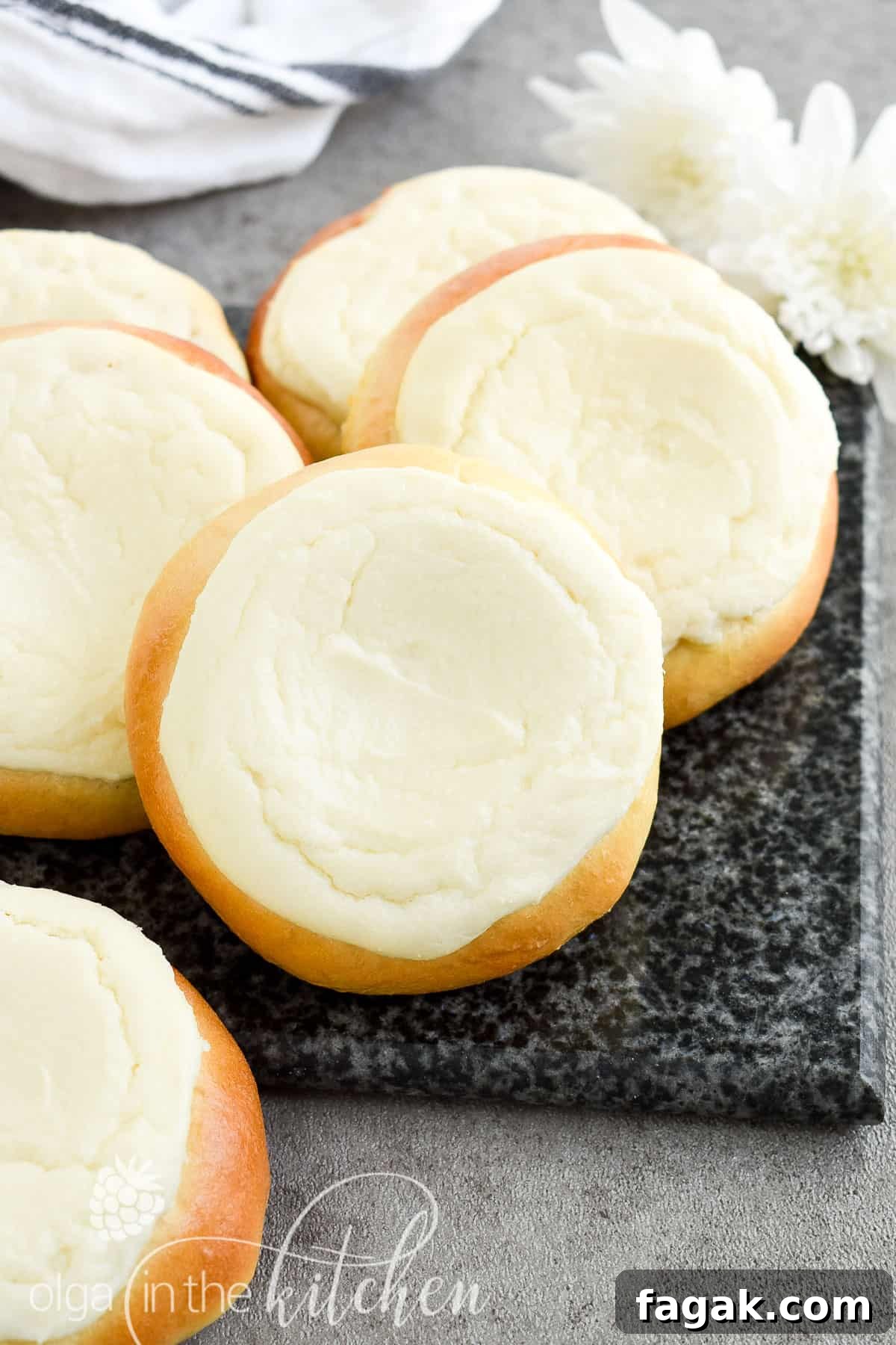 Sweet Cheese Filled Buns (Vatrushka Recipe): freezer-friendly, soft and fluffy sweet buns filled with smooth farmer’s cheese filling.