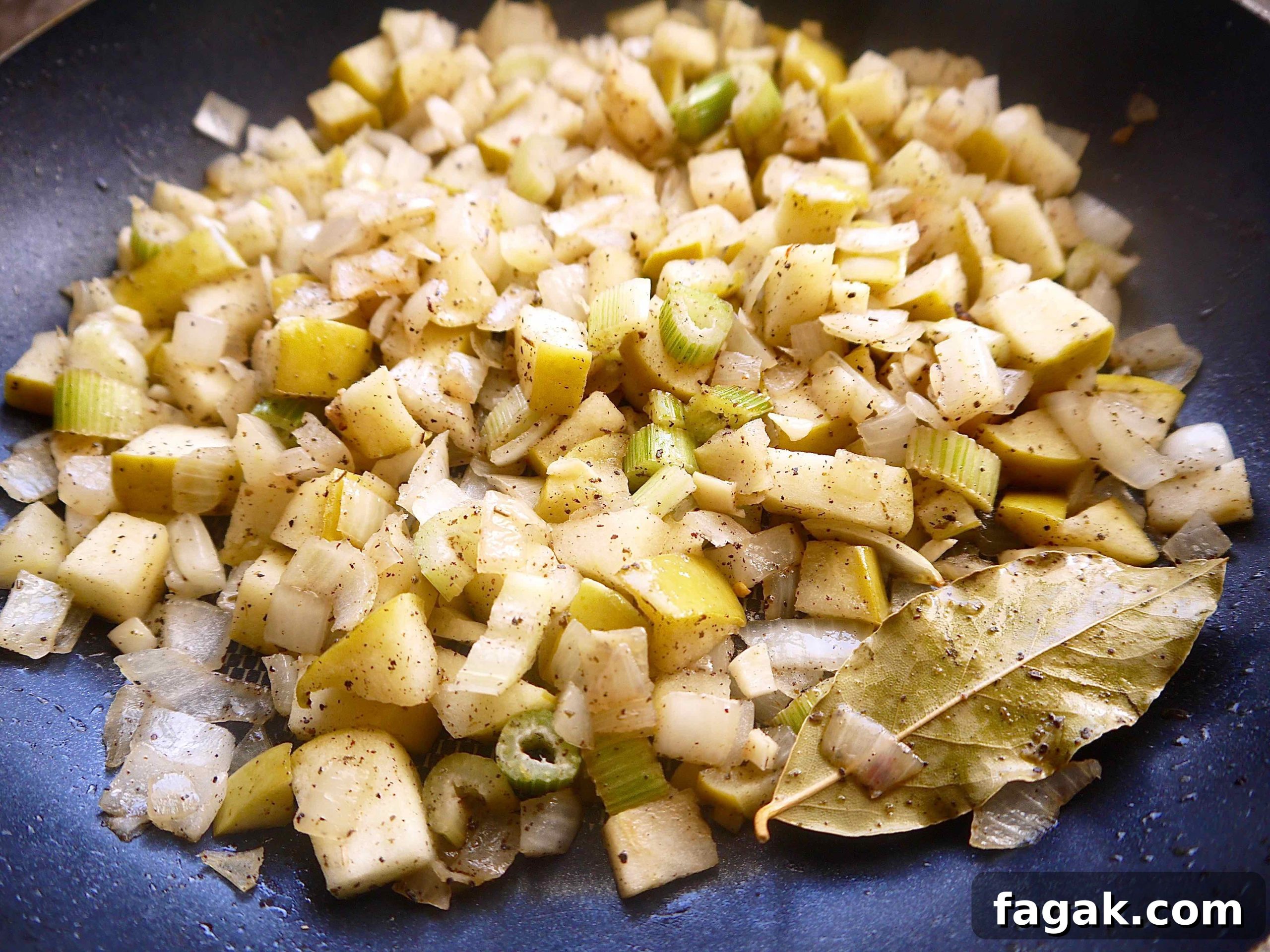 Cooked fennel and apples in a pan.