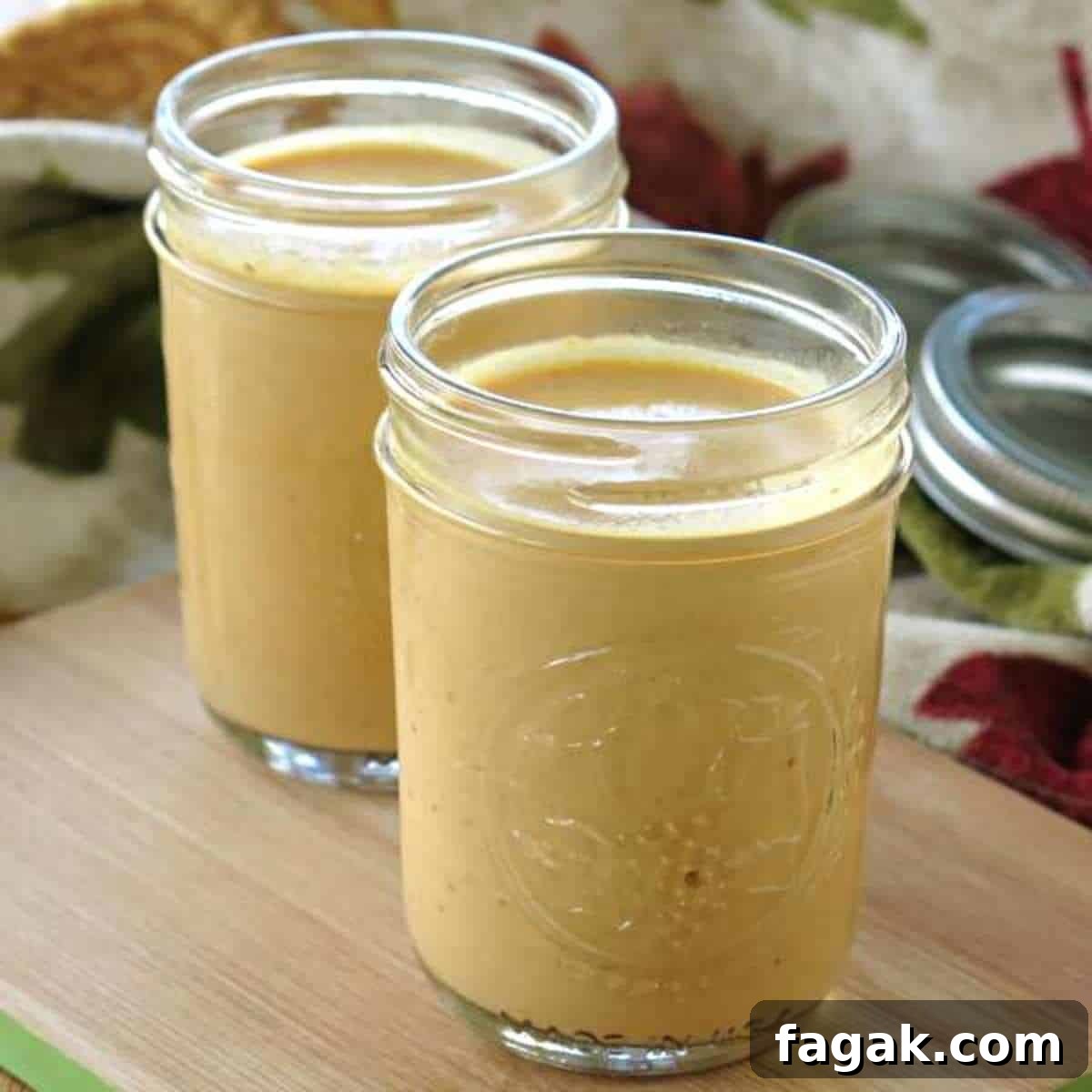 2 Mason Jars with healthy pumpkin sauce.