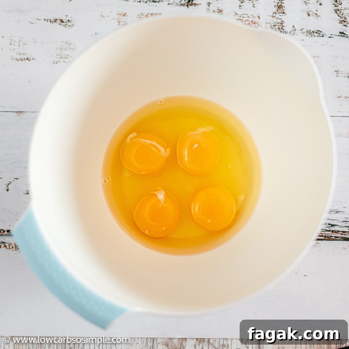Four Eggs in a Bowl | Low-Carb, So Simple